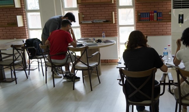 Yunusemre'de kütüphaneler öğrencilerin uğrak yeri oldu