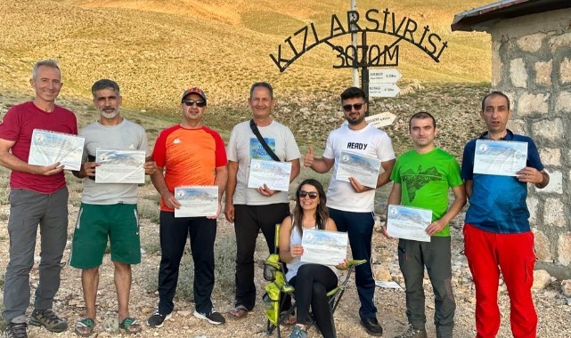 Zirve dağcıları Batı Toroslar'ın zirvesinde