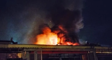 Turgutlu'da 2 iş yeri yandı: 7 kişi hastaneye kaldırıldı!
