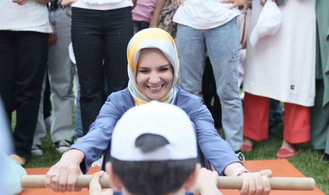 Bakan Göktaş, devlet koruması altındaki çocuklarla 'Yaz Çocuk Etkinliği Programı'na katıldı