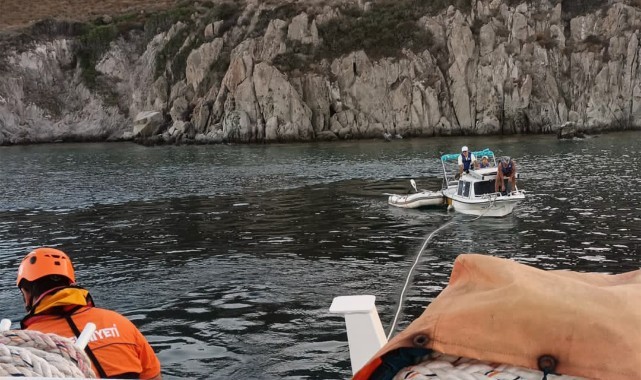 Bodrum Akyarlar açıklarında arızalanan tekneyi KIYEM ekipleri kurtardı