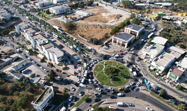 Bodrum’da trafik durdu, tüm yollar kitlendi   