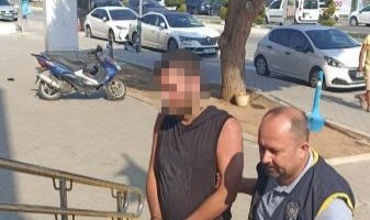 Çaldıkları kartlarla alışveriş yapan şüpheliler yakalandı