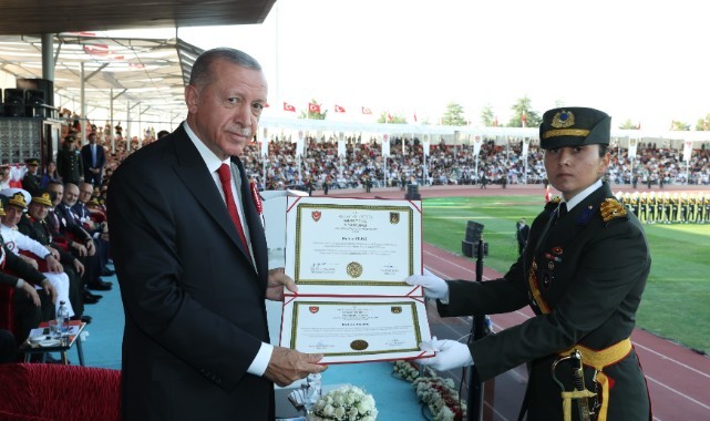 Cumhurbaşkanı Erdoğan: “KAAN'ı inşallah 2023 senesi bitmeden uçağımızın havalandığını göreceğiz”   
