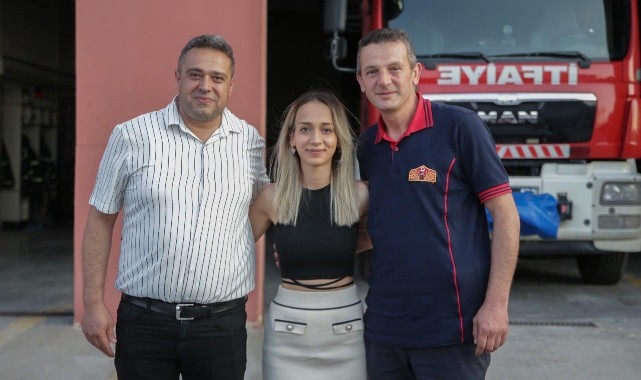Enkazdan sağ kurtarılan Şevval'den itfaiye erlerine teşekkür ziyareti