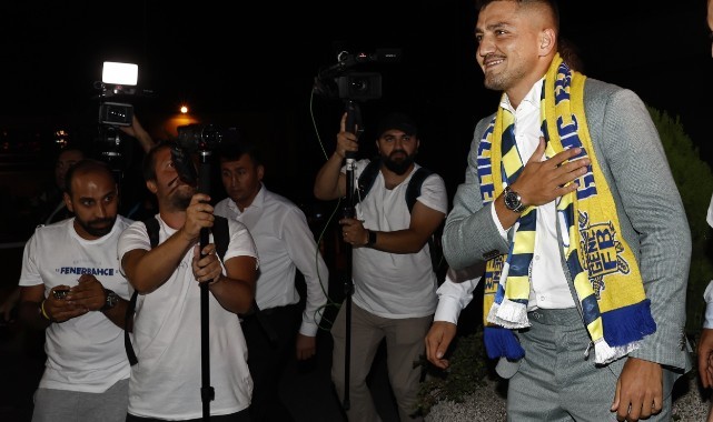 Fenerbahçe'nin yeni transferi Cengiz Ünder İstanbul'a geldi     