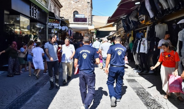 İzmir'de çığırtkan ve hanutçu operasyonu