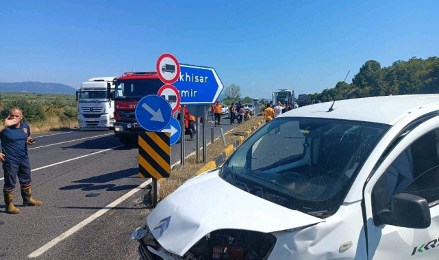 Manisa'da trafik kazası: 3'ü yabancı uyruklu 4 yaralı
