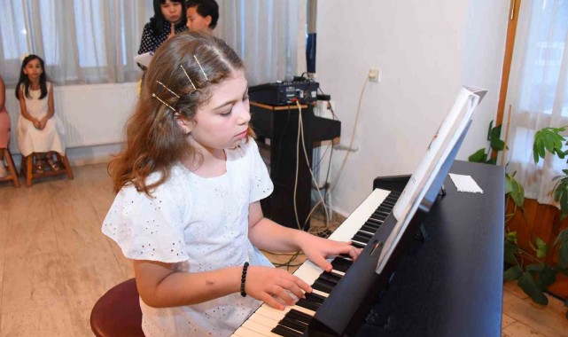 Minik yüreklerin piyano konseri beğeni topladı