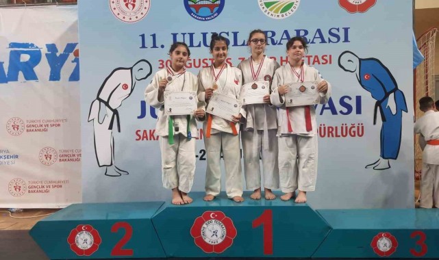 Salihlili judoculardan 3 altın, 1 gümüş, 2 bronz madalya