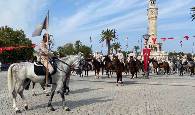 101'inci yılında İzmir'in kurtuluşu canlandırıldı