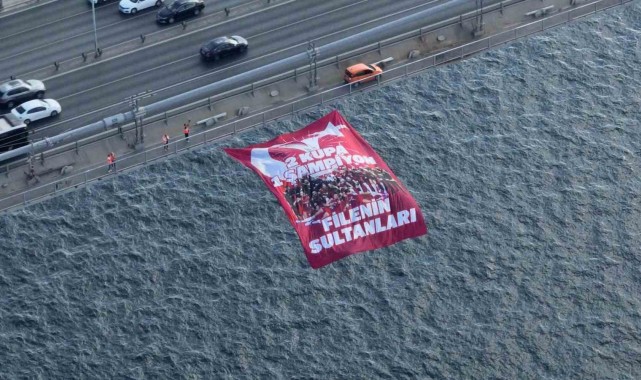 Filenin Sultanları'nın bayrağı, Boğaz'daki köprülere asıldı
