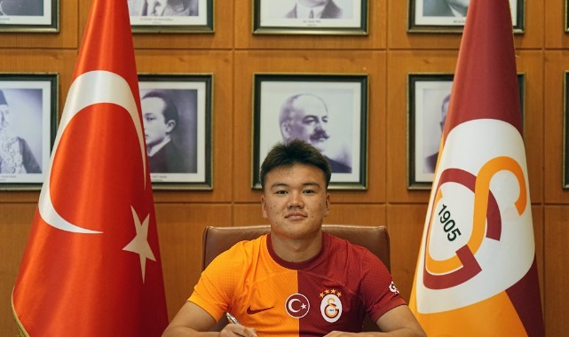 Galatasaray, Beknaz Almazbekov ile yeni sözleşme imzaladı