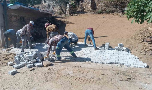 Hacıhıdır Mahallesinde yollara kilit parke taşı döşendi