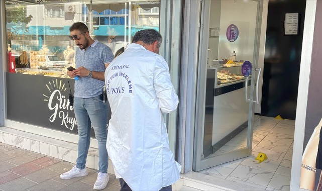 İzmir'de kuyumcu soygununda iş yeri çalışanı yaralandı