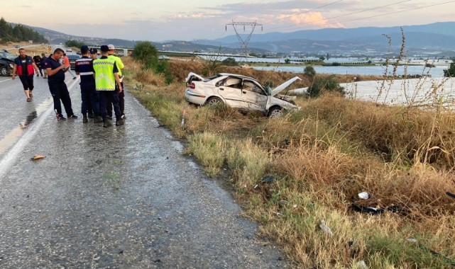 Kontrolden çıkan araç karşı şeritte otomobille çarpıştı: 6 yaralı