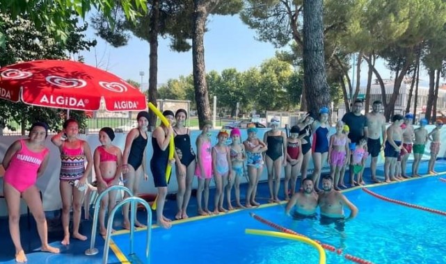 Sarıgöl'de bu yaz 400 öğrenci yüzme öğrendi