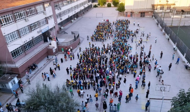 Turgutlu'da 33 bin 574 öğrenci için ders zili çaldı
