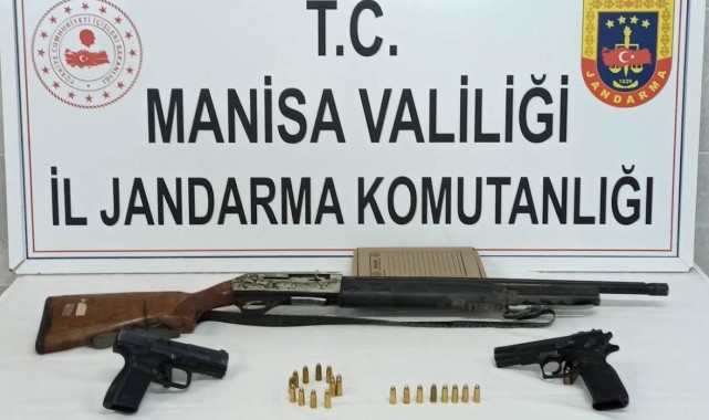Turgutlu'da silah kaçakçılarına operasyon: 2 kişi yakalandı