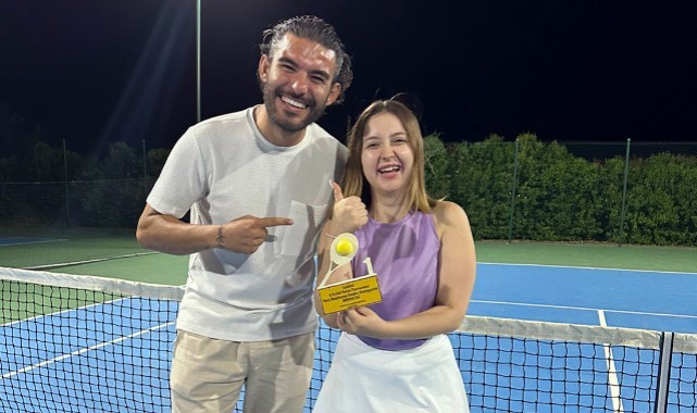 Turgutlulu Eda, Salihli'deki tenis turnuvasında şampiyon oldu