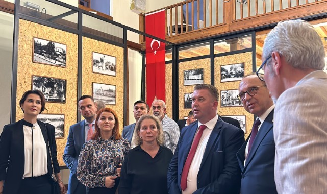 '100.yılında Cumhuriyet'in Turgutlu'su' Fotoğraf Sergisi Açıldı