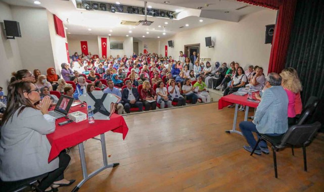 Bayraklı'da sağlık semineri: "Meme kanserine dur diyelim"
