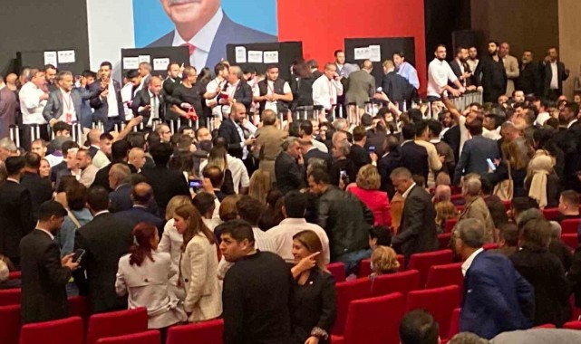 CHP'nin yeni İstanbul İl Başkanı Özgür Çelik oldu