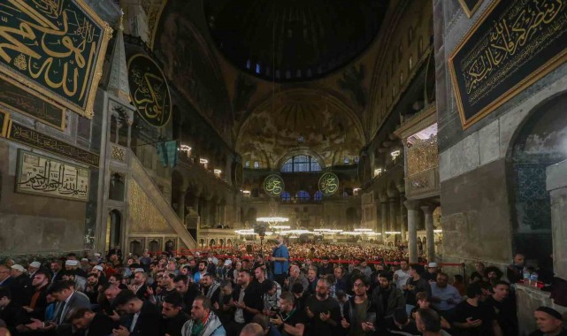 Diyanet İşleri Başkanı Erbaş, Ayasofya Camii'nde Filistinliler için dua etti