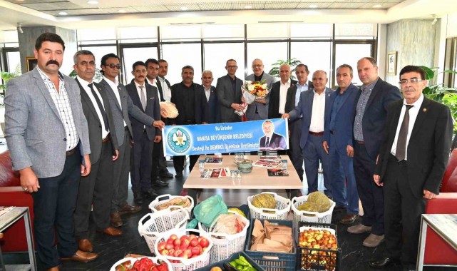 Gördes ve Demircili muhtarlardan Başkan Ergün'e teşekkür ziyareti