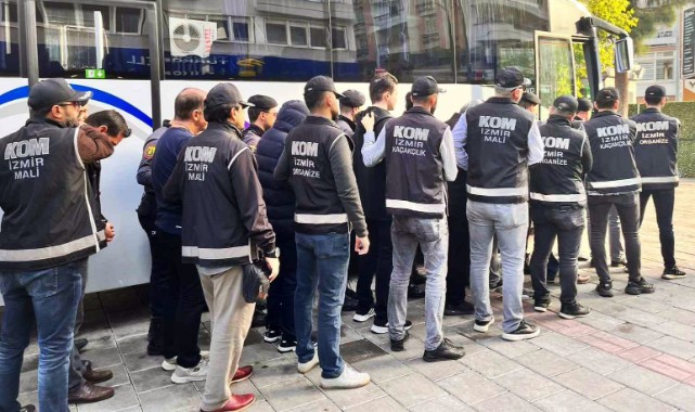 İzmir'de FETÖ'ye kıskaç: 84 kişi adliyede