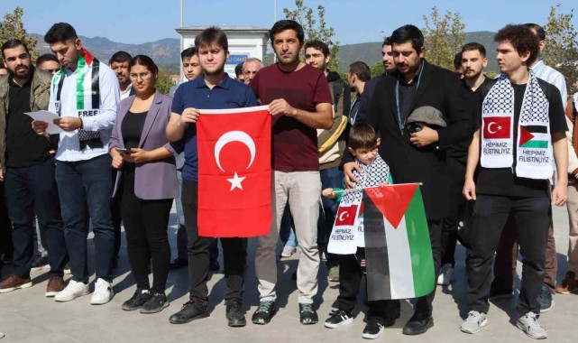 İzmir'de cuma namazı çıkışı Gazze'ye destek açıklaması