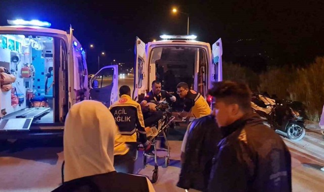 İzmir'de motosiklet ile otomobil çarpıştı: 2 ölü