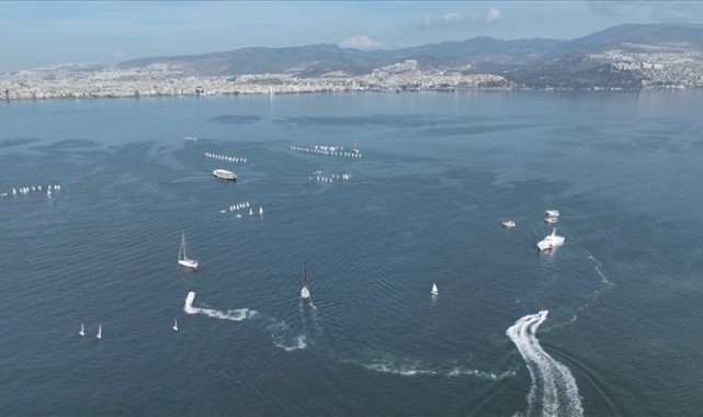 İzmir'in ilçelerinde Cumhuriyet coşkusu