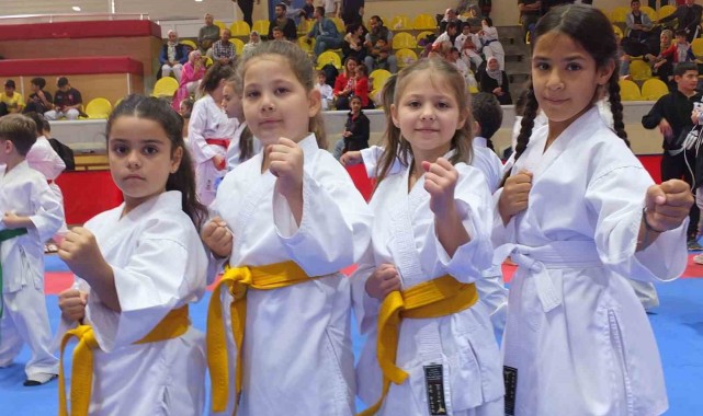 Manisa BBSK Karate Takımı yine zirvede