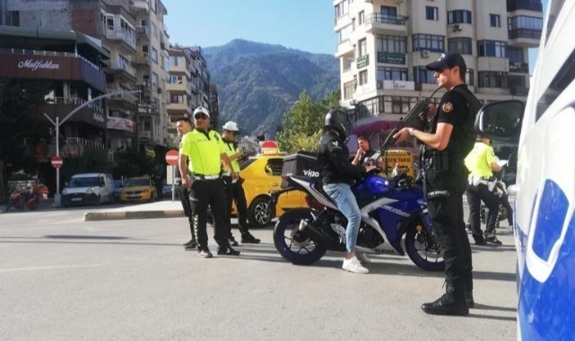 Manisa'da motosiklet denetimi! 696 Bin 457 Lira Ceza