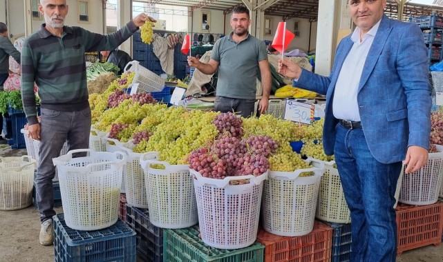 Salihli Manavlar ve Pazarcılar Odası'ndan esnafa ay yıldızlı bayrak