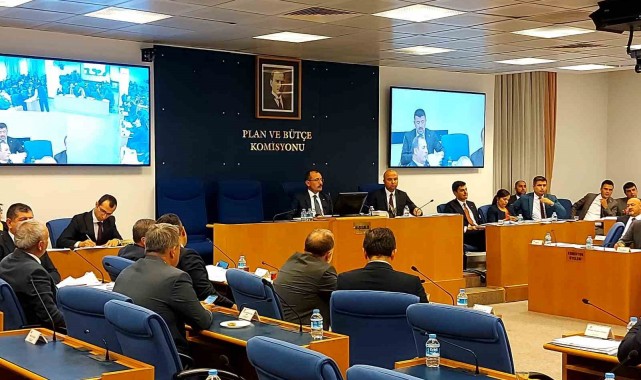 TBMM Plan ve Bütçe Komisyonu'nda 'Emeklilere Bir Defaya Mahsus 5 bin lira Ödeme Düzenlemesi' önergesi görüşülerek, torba yasaya eklenmesine karar verildi.