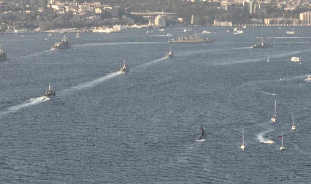Türk donanmasının İstanbul Boğazı'ndan geçişi havadan görüntülendi