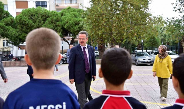 Vali Ünlü miniklerin ders heyecanını paylaştı
