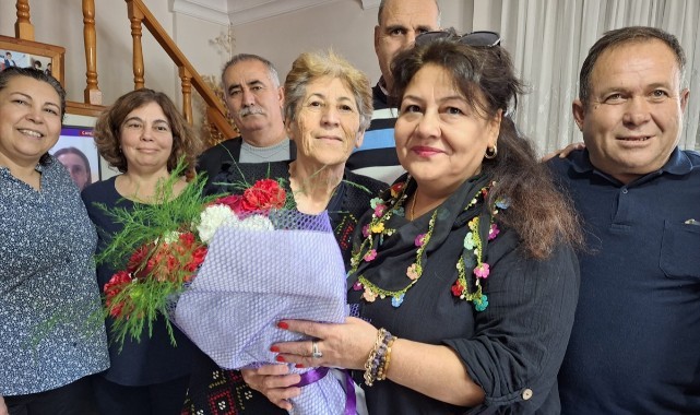 41 yıl önceki öğretmenlerinin gününü kutladılar