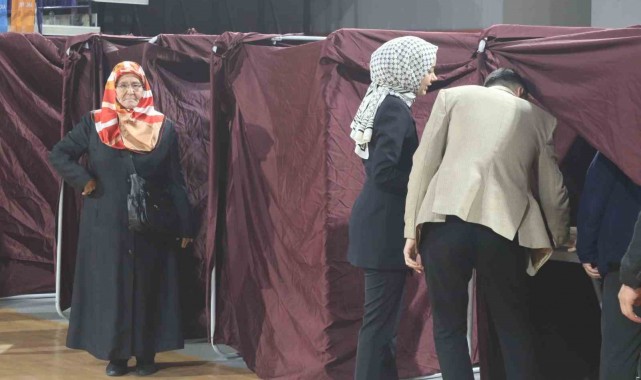 AK Parti İzmir'de temayül yoklaması başladı