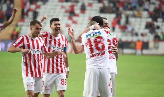  Antalyaspor: 3 - Beşiktaş: 2
