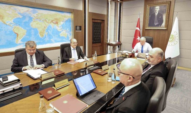 Bakan Güler, birlik komutanlarıyla birlikte telekonferans toplantısı gerçekleştirildi