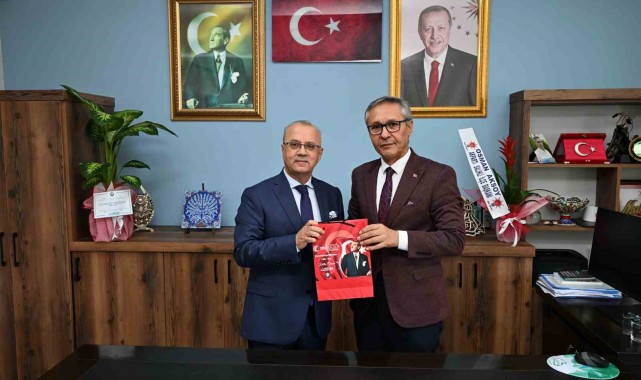 Başkan Kayda'dan meslektaşlarına çiçekli kutlama
