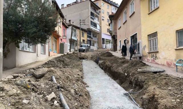 Demirci'nin yağmur suyu hattı çalışmaları devam ediyor