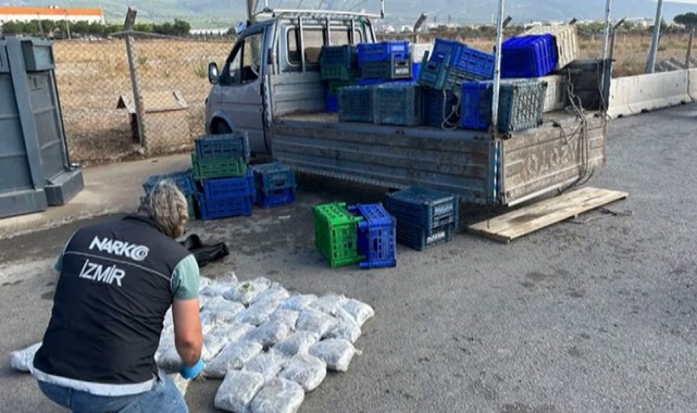 Kamyonet kasasında 21,5 kilo uyuşturucu ele geçirildi