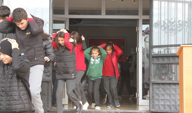 Manisa'da öğrencilere uygulamalı afet eğitimi
