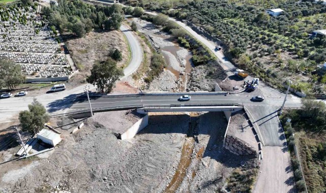 Nif Çayı Köprüsü yenilenerek trafiğe açıldı