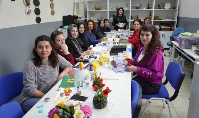 Soğuk Seramik Kursu ile ekonomilerine katkı sağlıyorlar