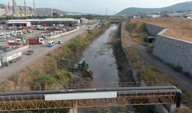 Soma Belediyesinden Bakırçay'da ıslah çalışması